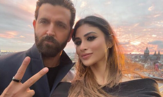 Mouni Roy poses with super satr Hrithik Roshan, here’s what happened