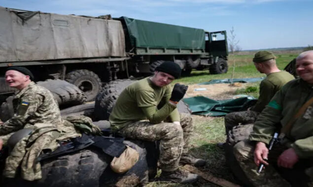 Wives of Mariupol defenders call for soldiers to be evacuated