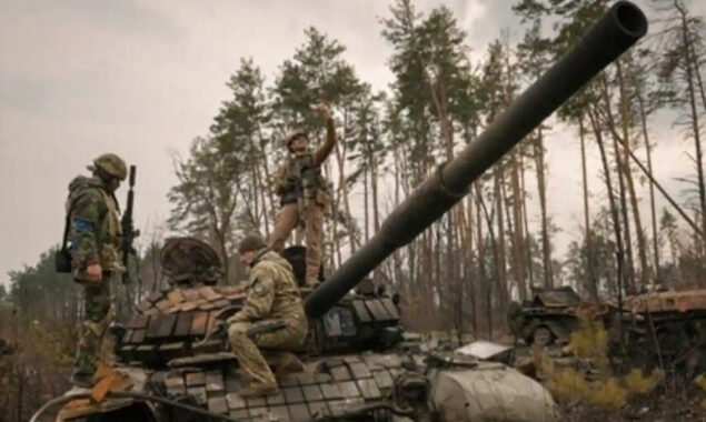 Civilians flee east Ukraine as Kyiv braces for major battles