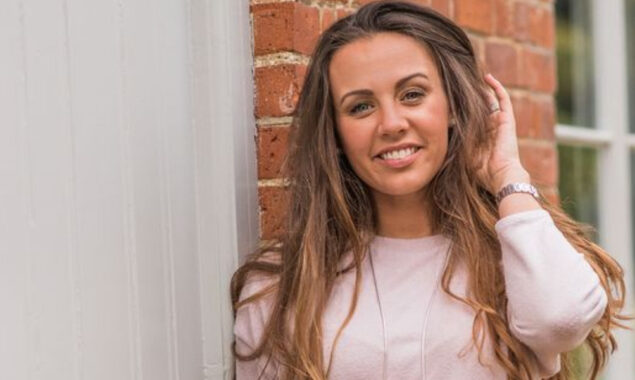 Savvy mum changes boring and antiquated bathroom for just £30