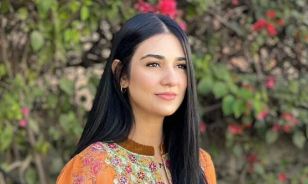 Sarah Khan shares her captivating pictures with her fans