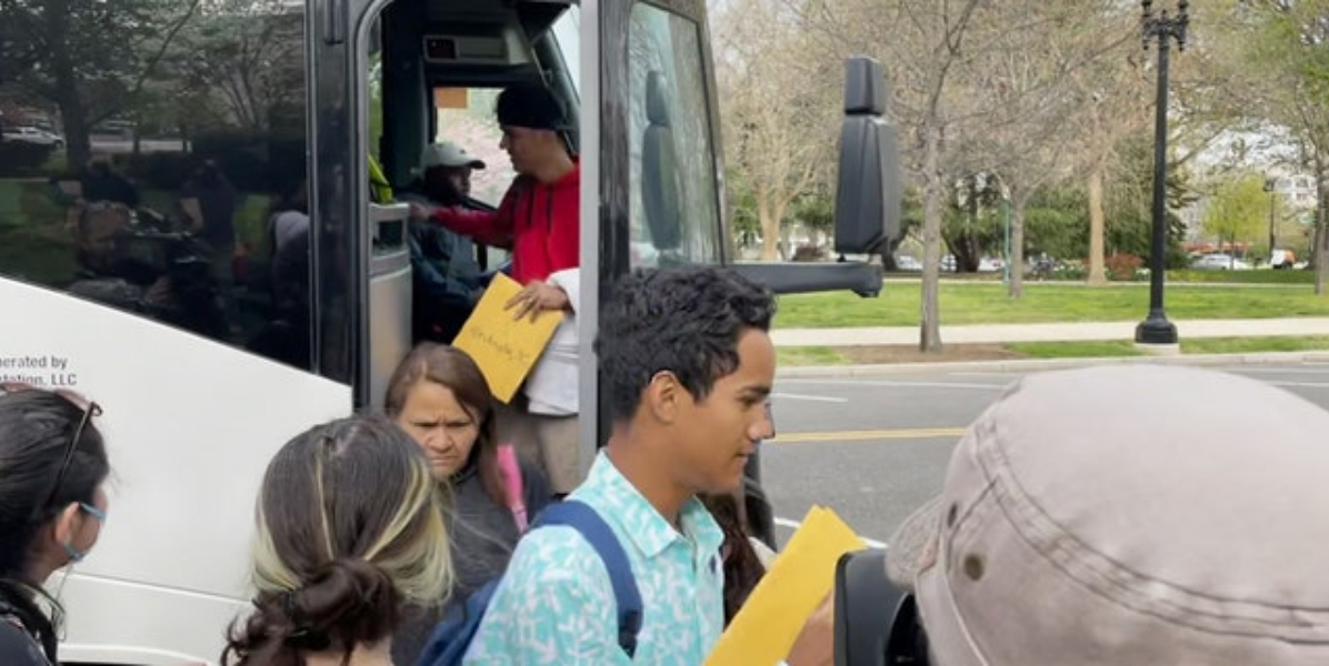 Migrant buses from Texas continue to arrive in Washington, DC