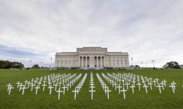 Australia and New Zealand show their solidarity for Ukraine at ANZAC
