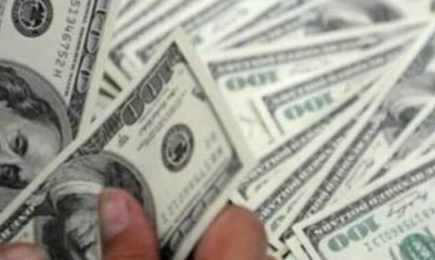 Couple’s $810 tip to waitress divides internet