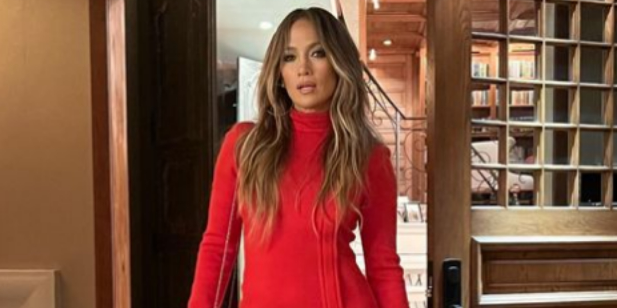 Jennifer Lopez shows off her amazing curves in a red minidress  