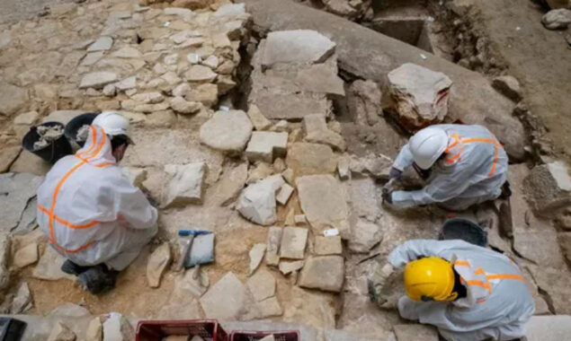 Discovery of ancient tombs and sculptures