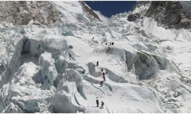 Ukrainian climber on Everest to call for global support
