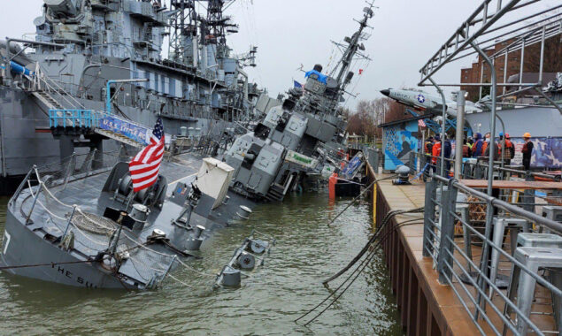 2 men dead, 2 in critical condition boat sinks Connecticut coast