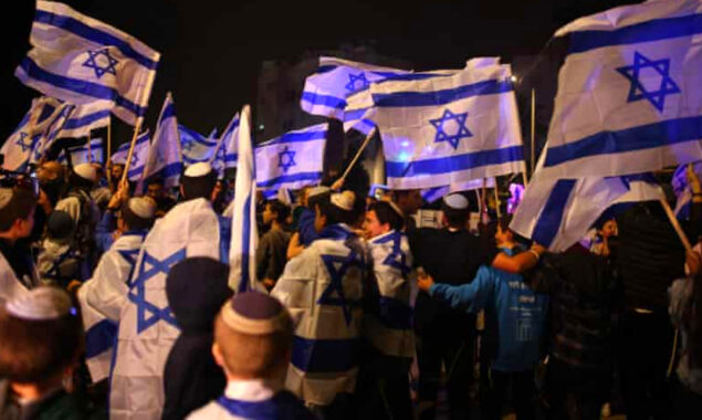 Israeli residents form an armed self-defence organisation