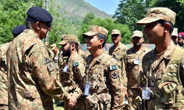 Army Chief Gen Bajwa visits forward areas along LoC