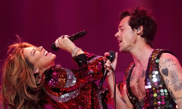 Harry Styles’ performs on stage with Shania Twain at Coachella