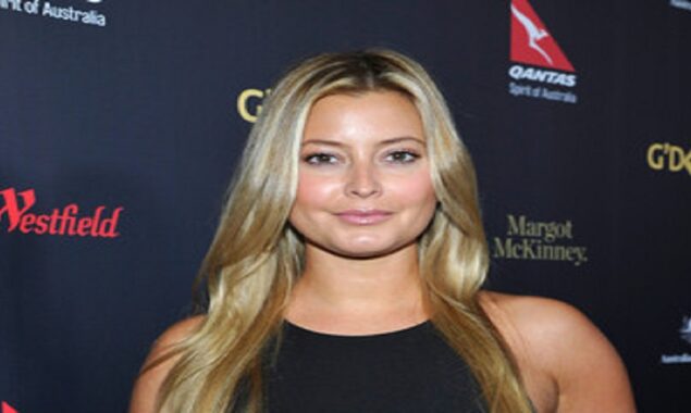 Fans were perplexed to see Holly Valance of Neighbours at Donald Trump’s dinner party.