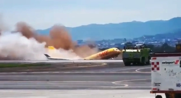 After a crash landing in Costa Rica, a plane breaks in two on the runway