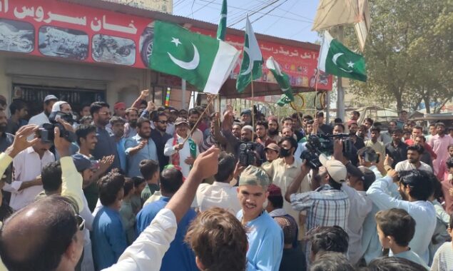 PTI Sindh takes out rally to celebrate failure of opposition’s no-confidence motion
