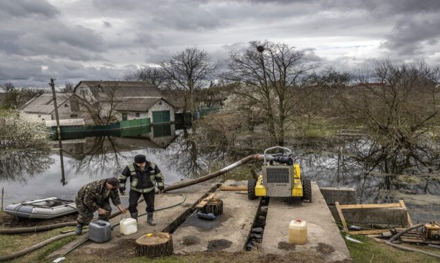 War unleashes flooding in Ukraine town