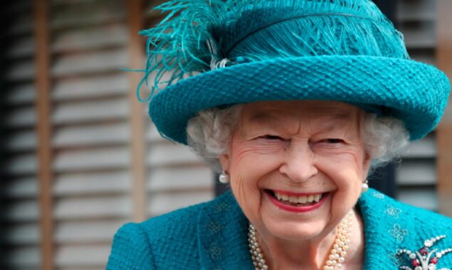 Queen Elizabeth hopes to attend Flower Show with family