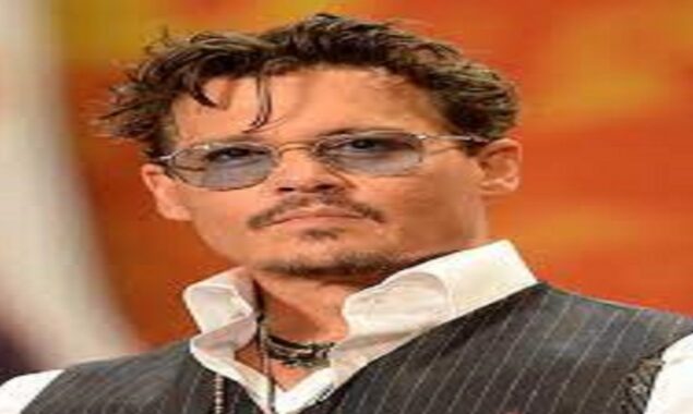 Here’s the reason Johnny Depp is circulating around the web on TikTok for giving his lawyer a tacky note