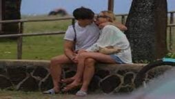 Kate Bosworth and Justin Long can’t keep their hands off one another in Hawaii