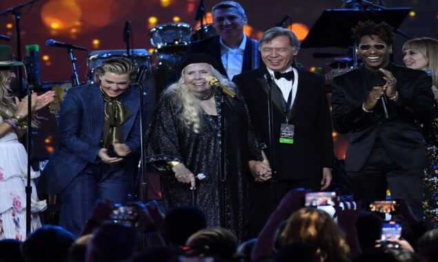 Artists pay tribute Joni Mitchell at pre-Grammy gala