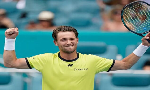 Ruud powers past Cerundolo to set Miami title clash with Alcaraz