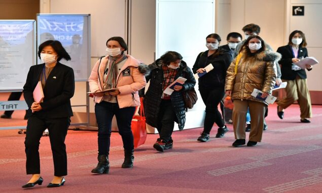 Japan FM brings 20 Ukrainians from Poland