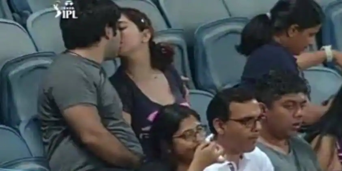 couple kissing