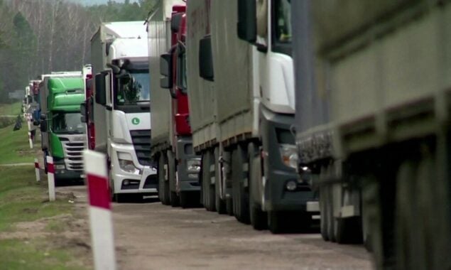Price of diesel skyrockets in U.S; heavy wheelers distressed
