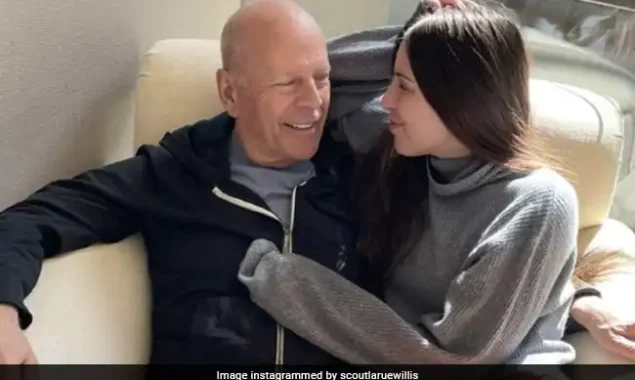 Scout Willis smiles with her ‘papa,’ Bruce Willis, as she tweets a cute photo