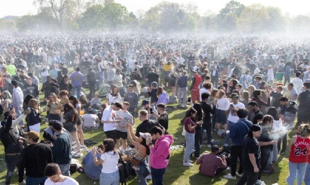 Viral video; Women beaten in Hyde Park; Crowd stays silent bystanders