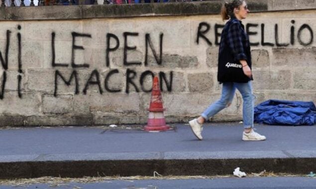 Some French students reject both Macron and Le Pen