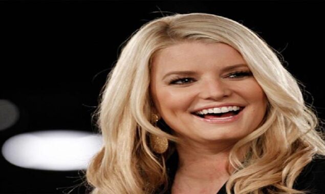 On a fast food run, Jessica Simpson recalls her credit cards being denied