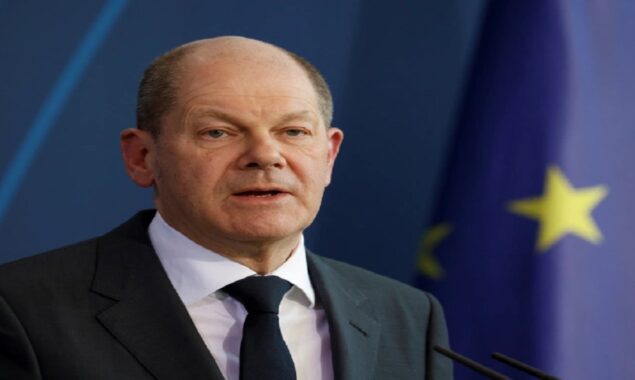German chancellor calls on Putin to end Ukrainian crisis