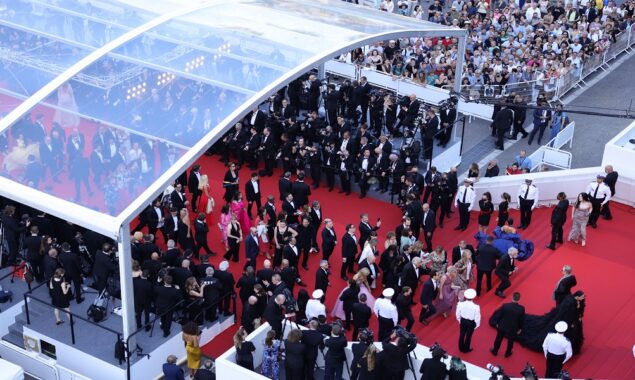VIDEO; A topless woman walked out in Cannes to protest against rape in Ukraine