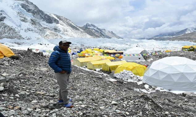 Nepal: A man breaks his own record by scaling Everest 26 times