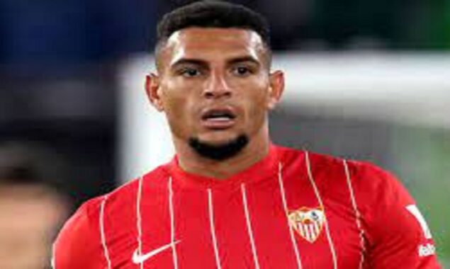 Aston Villa agree to sign Sevilla protector