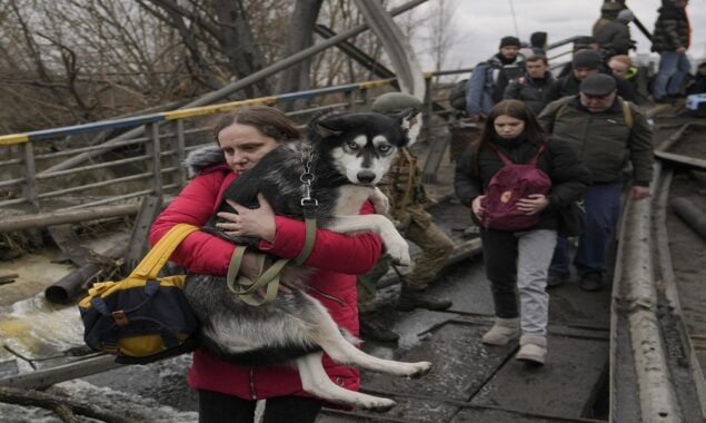 Ukrainians flee to Zaporizhzhia, leaving their loved ones behind