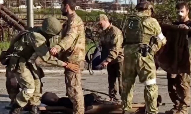 Ukrainian soldiers in Azovstal surrendered and taken to Russian forces