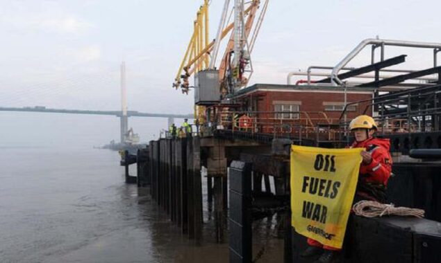 Greenpeace prevents a tanker transporting Russian petroleum from docking in the UK