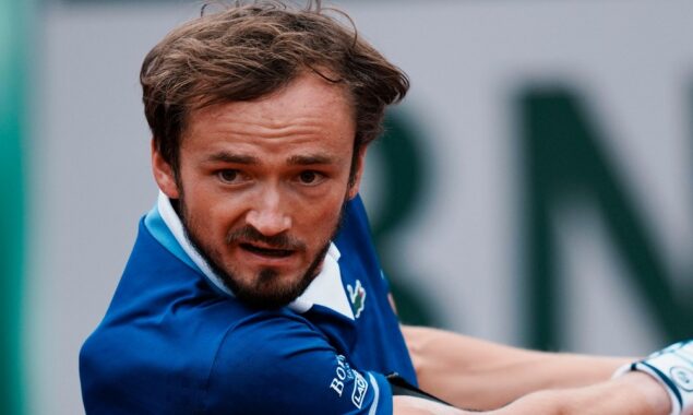 Daniil Medvedev rules to walk into the fourth round at Roland Garros