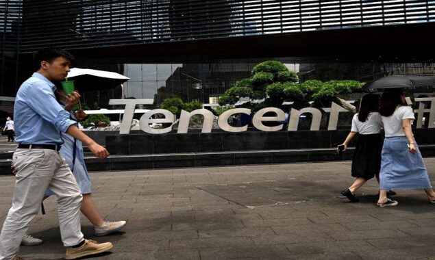 Major China tech stocks plunge as sell-off builds