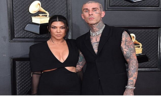 Moments after her engagement to Travis Barker, Kourtney Kardashian BREAKS her ring