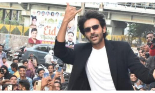 Kartik Aaryan pays a visit to Gaiety Galaxy to meet and greet fans as Bhool Bhulaiyaa 2 plays to packed houses.