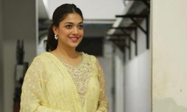 Sanam Jung’s new photo goes viral on social media