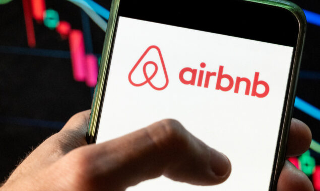 Airbnb to close in China