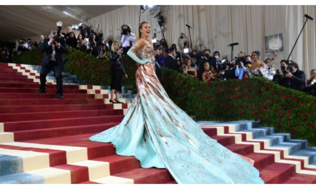 Stars sparkle at Met Gala in New York
