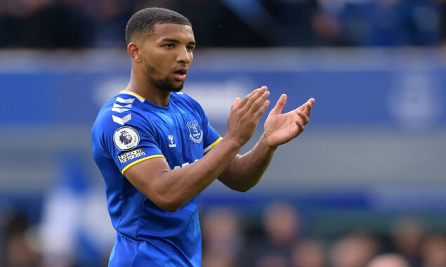 Everton defeat Chelsea to keeps Premier League hopes alive