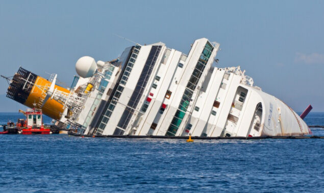 Invaders of Russia want to reopen operations in Mariupol port in order to export metal of ships