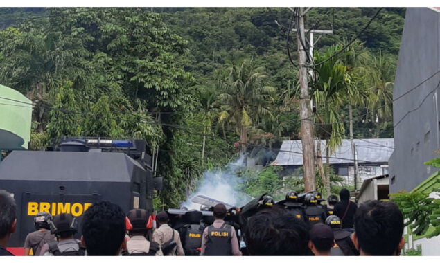 Indonesia police use water cannon against Papua protesters