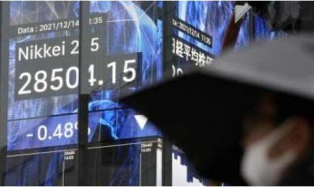 Tokyo shares end higher