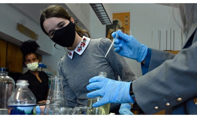 US high schoolers design low-cost filter to remove lead from water